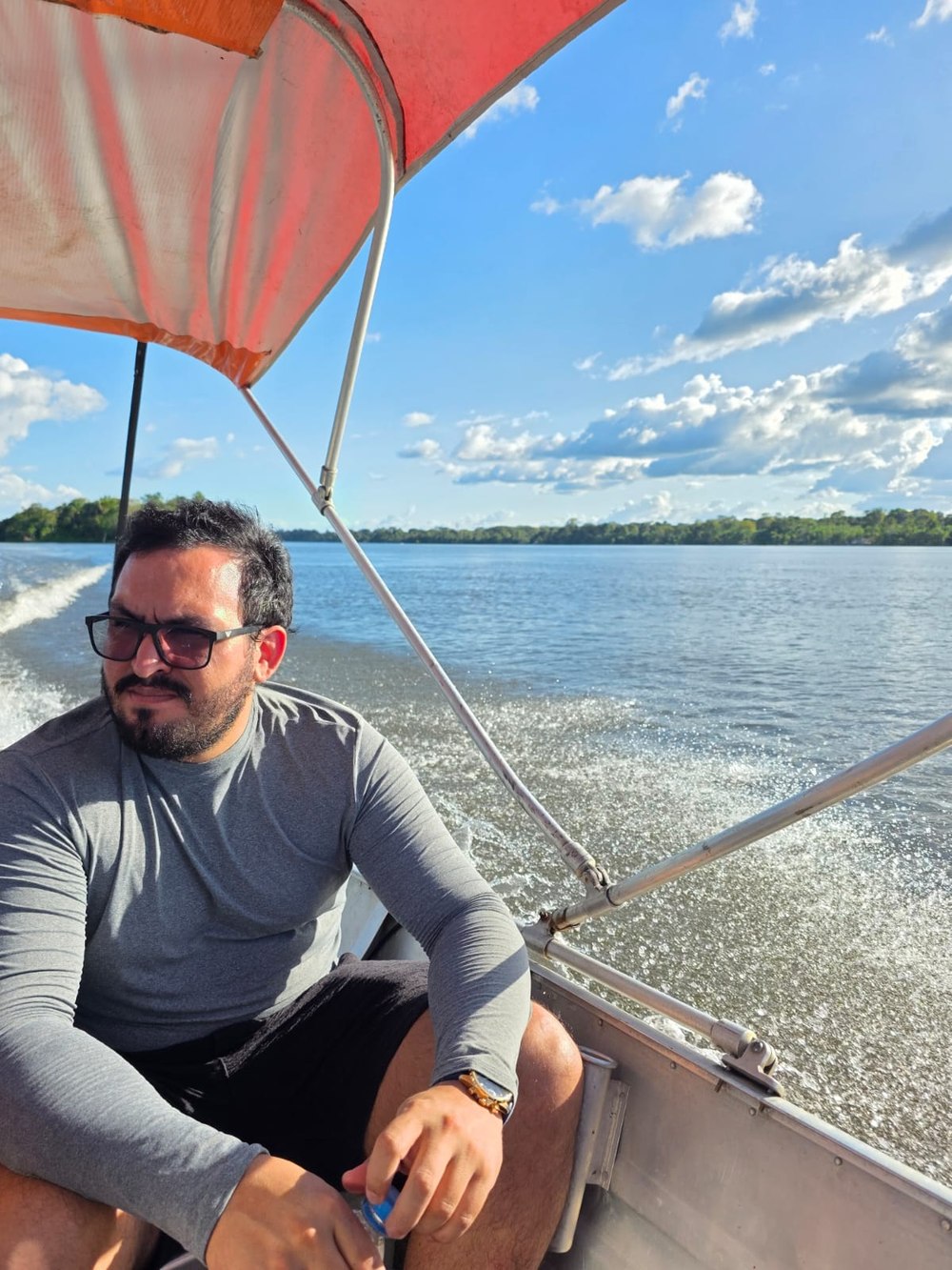 Field expedition along an Amazonian river, visiting sourcing communities.